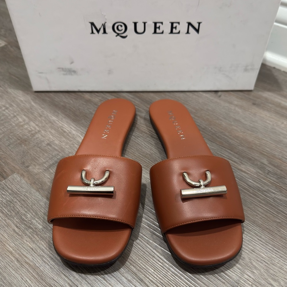 Alexander McQueen T-Bar Slide Leather Sandals in Brown Siena